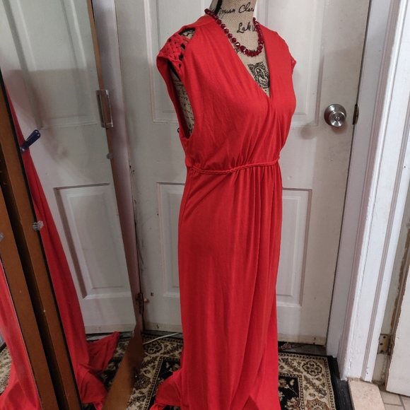 🌹Gorgeous Vibrant Red Maxi Dress Unique!🌹 - Picture 5 of 6
